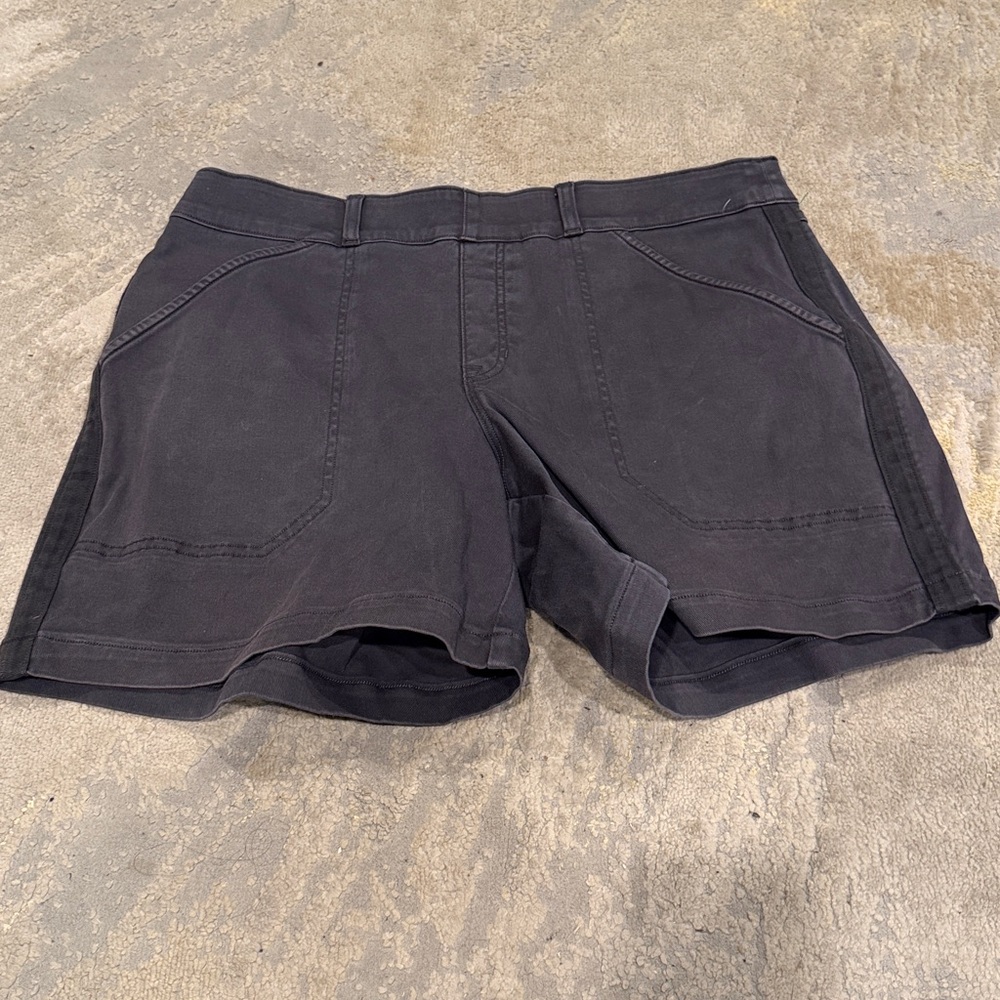 Spanx dark Gray Cargo Shorts size XL in GUc